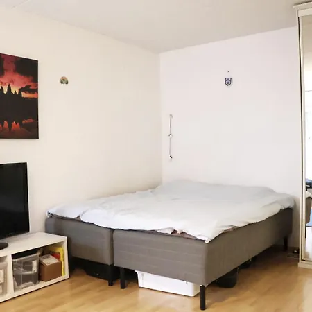 Convenient And Peaceful Flat In A Great Location Apartment *